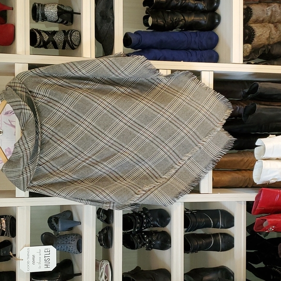 Revamped Poncho - Picture 5 of 5